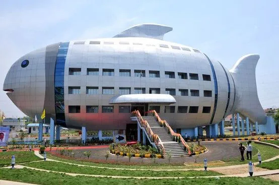 NHỮNG NGÔI NHÀ VỚI HÌNH DÁNG KỲ LẠ