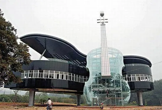 NHỮNG NGÔI NHÀ VỚI HÌNH DÁNG KỲ LẠ